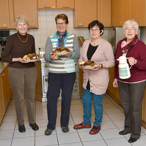 Lebendigkeit der Pfarre Kirchdorf/Krems war am Christkönigs-Sonntag, 23. November 2014 spürbar. Der Gottesdienst stand ganz im Zeichen der Ministranten und Ministrantinnen: Sechs neue wurden aufgenommen. Am Beginn stellten die Mädchen und Buben Fra