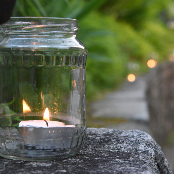 Kreuzweg bei Kerzenlicht