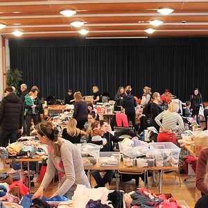 Erfolgreicher Baby- und Kinderkleider-Basar