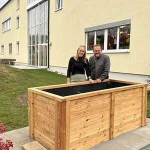 Hochbeet aufgestellt.