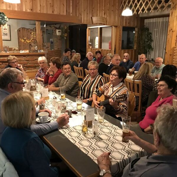 gemütliches Beisammensein im Gasthaus Adambauer