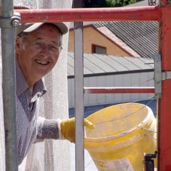 Unter der erfahrenen Leitung von Josef Manigatterer waren die Restaurierungsarbeiten am Kirchturm von Peuerbach in guten Händen.	