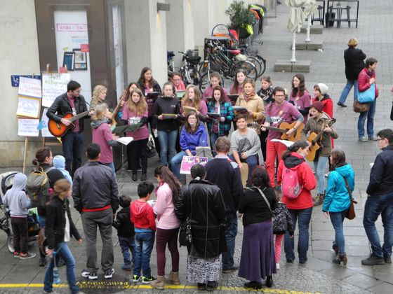   Jugendliche jammten und musizierten im Oktober beim Projekt „FuZo Musi“ auf der Linzer Landstraße.                             