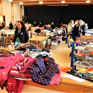 Erfolgreicher Baby- und Kinderkleider-Basar