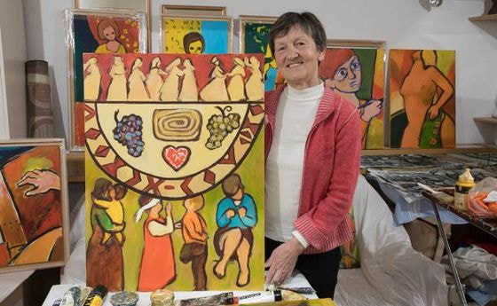 Künstlerin Rezka Arnus mit dem Titelbild 2019