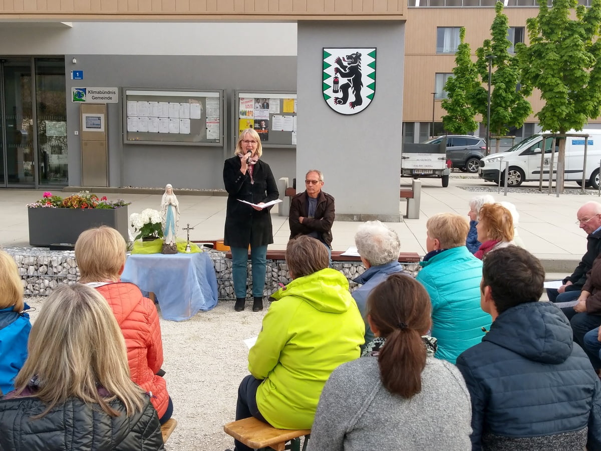 Maiandacht auf dem Gemeindeplatz