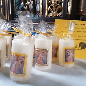 Kerzen für die Kirchenrenovierung