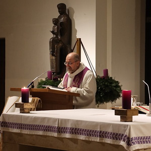 Adventfeier mit Genuss-standln in St. Quirinus