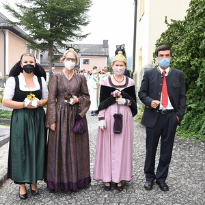 Goldhaubenfrauen Schönering