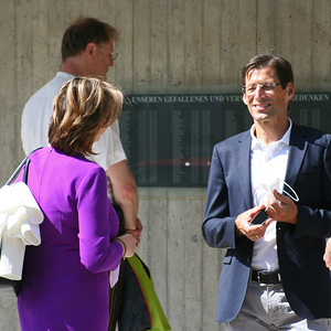 Enthüllung von drei Gedenktafeln