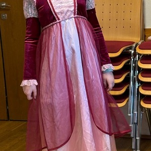 Erstkommunionkleiderbasar der kfb