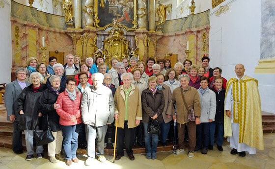           Gruppenfoto in der Wallfahrtskirche in Fürstenzell                     