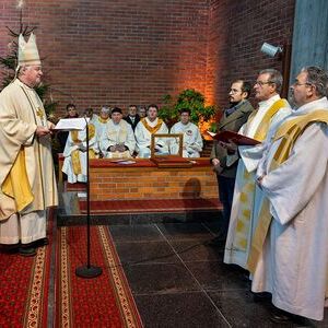 Beim Festgottesdienst bekundeten die Ernannten vor Bischof Manfred Scheuer und der versammelten Feiergemeinde ihre Bereitschaft, die Pflichten ihrer Ämter auf sich zu nehmen, und bekannten vor dem Bischof und der Gemeinde ihren Glauben.