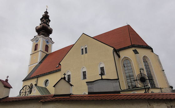 Kath. Pfarrkirche hl. Martin mit Friedhof