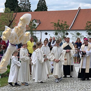 Eröffnung des Meierhofes und des Stiftshofes und Turmkreuzsteckung