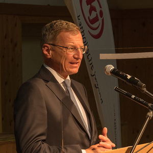 Gedenkfeier an die Opfer des ehemaligen KZ Außenlagers Ternbergzum Thema „Menschlichkeit ohne Grenzen“Bild: Landeshauptmann Mag. Thomas StelzerFoto: Haijes 