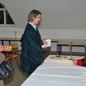 Lesung mit Susanne Scholl: „Allein zu Hause“