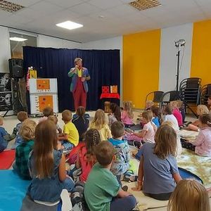 Zauberclown Maxi in der Bibliothek Wolfern