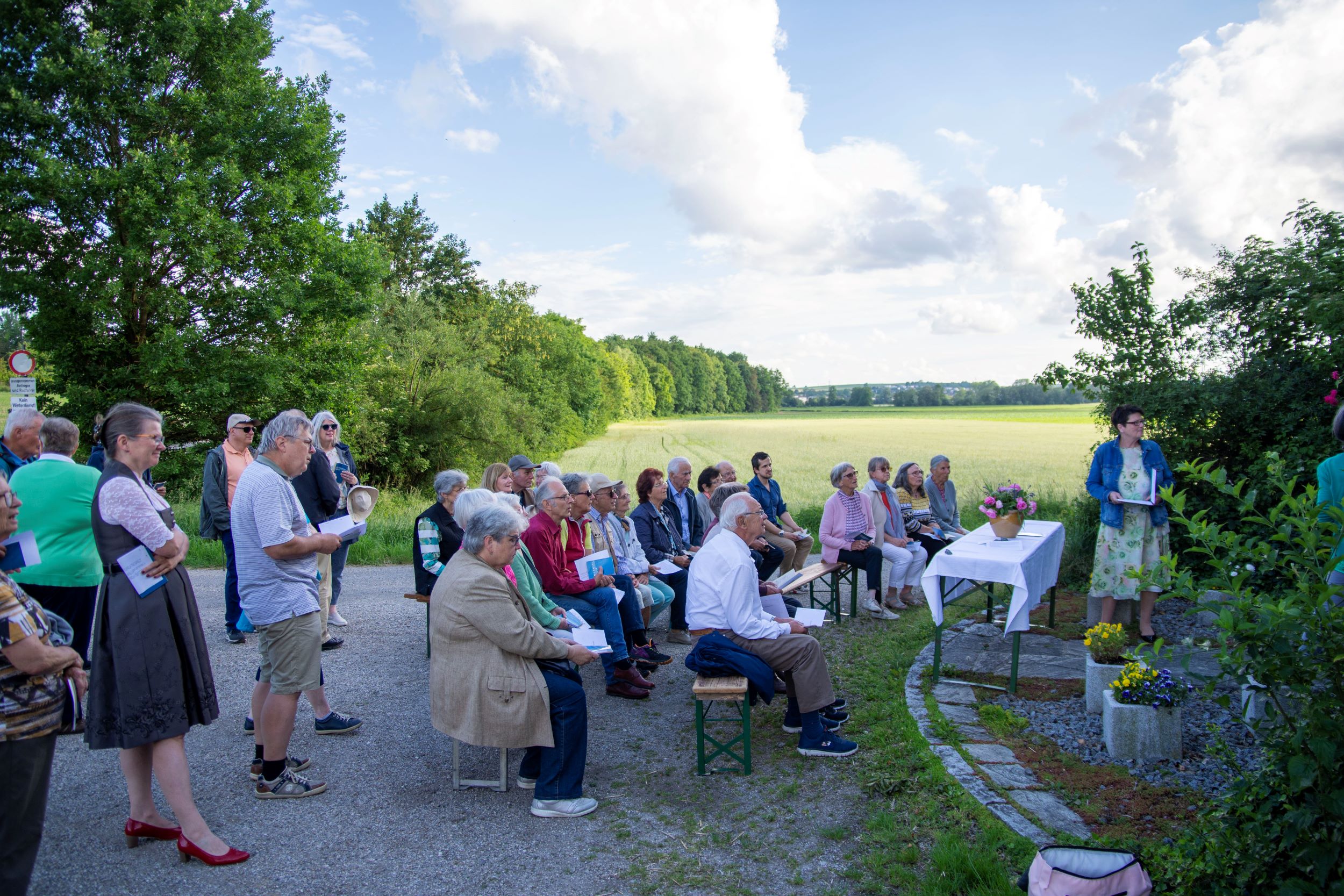 Maiandacht Jubiläumskreuz / © Pfarrgemeinde Schönering