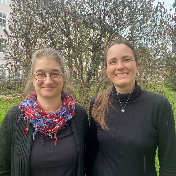 Frau Elisabeth Cap und Frau Barbara Hager