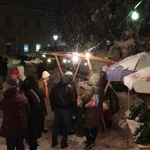 Adventfeier mit Genuss-standln in St. Quirinus