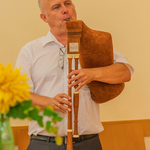 Dankefest im Pfarrsaal Kirchdorf an der Krems, Bild: Ambros Gruber mit Dudelsack