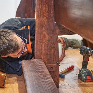 Kirchenbänke vollständig da