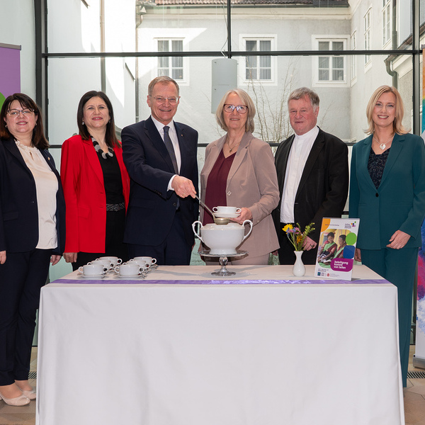 24. Benefizsuppenessen im Linzer Landhaus: „Beteiligung kommt von Teilen“
