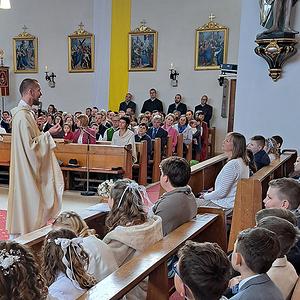 Er erzählt davon, dass Jesus in Form des Brotes zu uns kommt