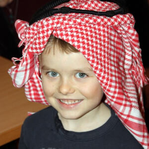 Kinder bei der Buchaustellung