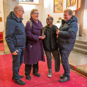 Fransisco Joachim Kimila, kurz Biko genannt, ist schwer beeintrŠchtigt: Beim 24-jŠhrigen aus Tansania sind beide Arme und ein Bein stark deformiert. Aufgrund der Pfarrpartnerschaft Kirchdorf an der Krems - Kakonko in Tansania und in Zusammenarbeit m