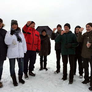 Zwischendurch wärmte sich, wer wollte, mit einem Stamperl Schnaps auf!