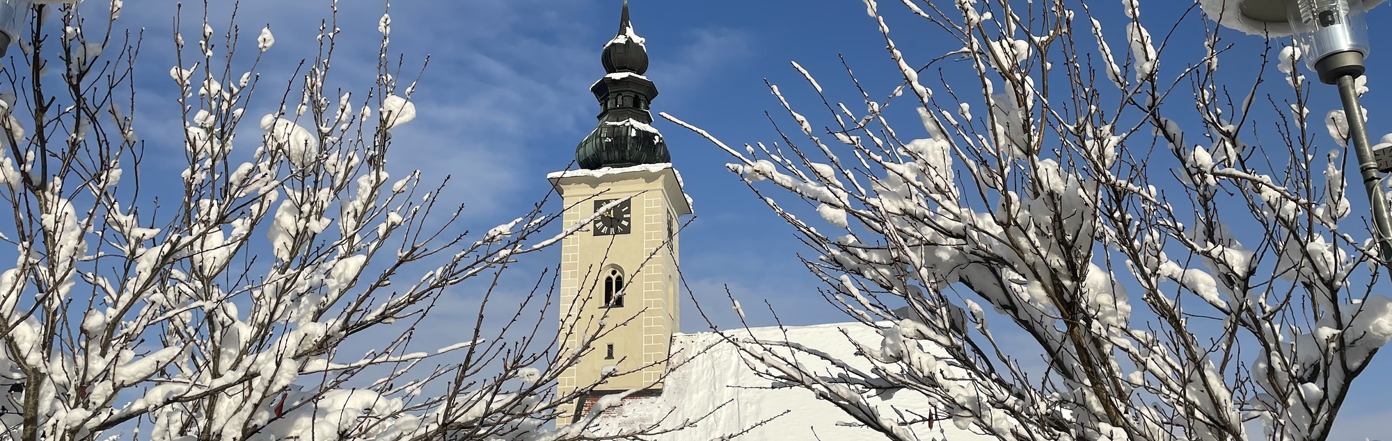 Pfarrkirche in Hörsching im Winter