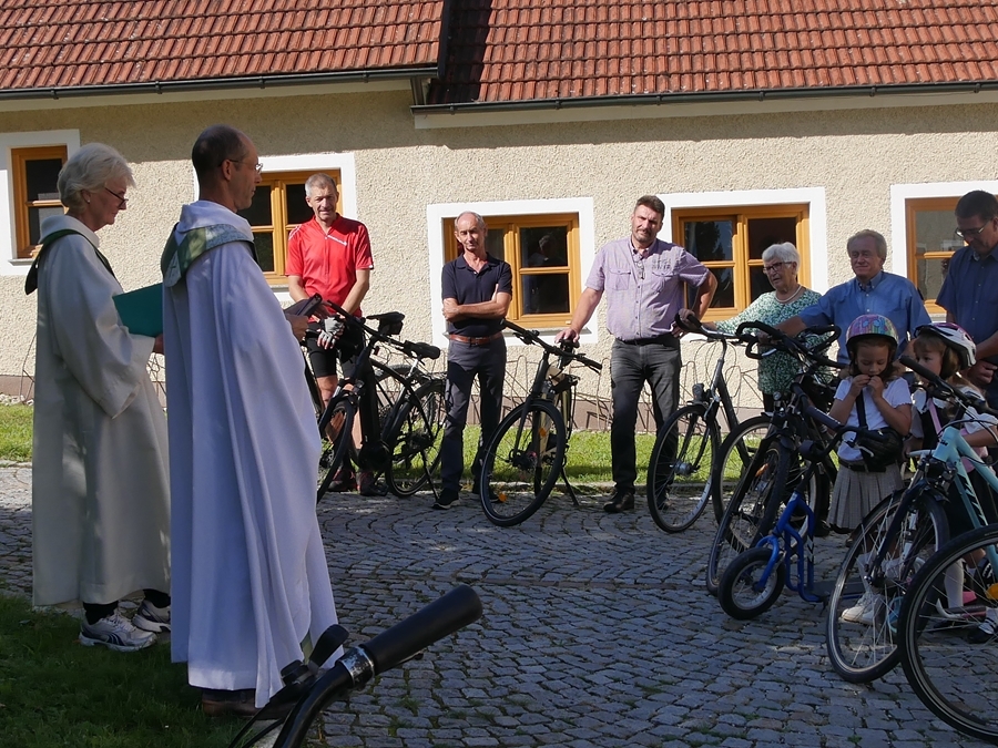 Fahrzeugsegnung nachhaltiger Fahrzeuge in Hörsching