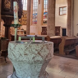 Gotischer Taufbrunnen