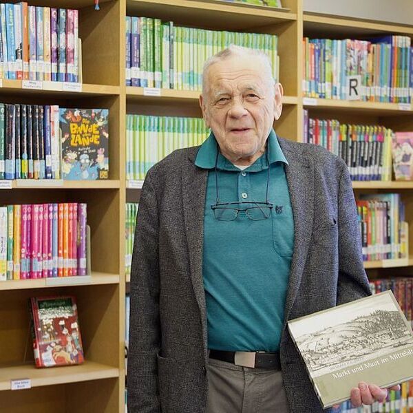 Hans Aichinger engagiert sich seit mehr als 60 Jahren  ehrenamtlich in der Bibliothek Mauthausen