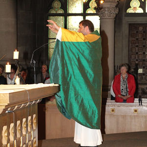 Domkurat Keplinger erteilt den Schlusssegen.