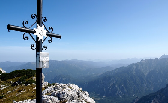 Gipfelkreuz am Woising (Aussee) im Toten Gebirge