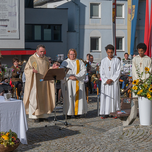 Erntedankfeier am Kirchenplatz