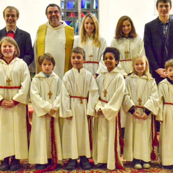 Lebendigkeit der Pfarre Kirchdorf/Krems war am Christkönigs-Sonntag, 23. November 2014 spürbar. Der Gottesdienst stand ganz im Zeichen der Ministranten und Ministrantinnen: Sechs neue wurden aufgenommen. Am Beginn stellten die Mädchen und Buben Fra