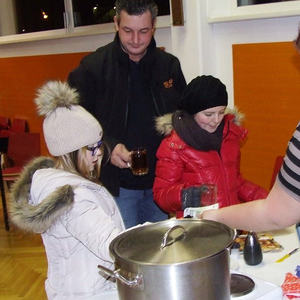 Adventkranzweihe und Schmankerlmarkt