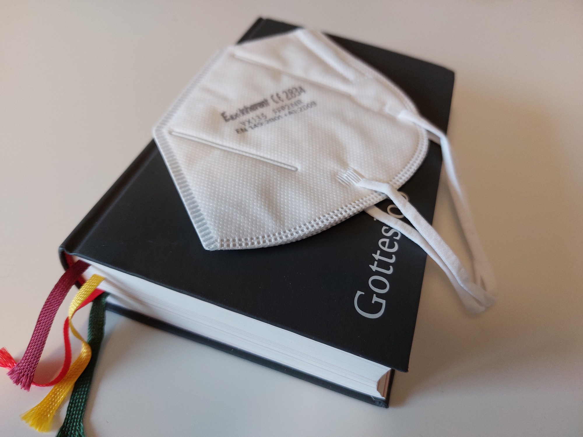 Gotteslob mit FFP2-Maske