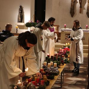 Adventkranzweihe 2022 in St. Quirinus