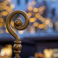 Nikolausstab / © Diözese Linz / Johannes Kienberger Nikolausbesuch bei Advent am Dom