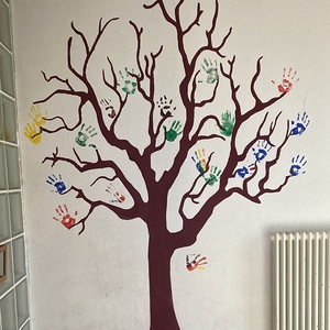 Unser Wandbaum bekommt neue Handblätter