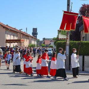 Prozession durchs Pfarrgebiet