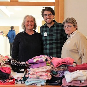 Erfolgreicher Baby- und Kinderkleider-Basar