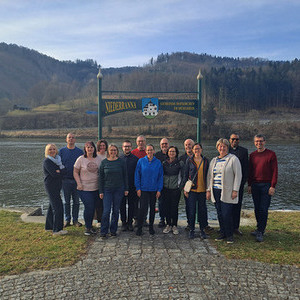 PGR Gruppenfoto vor der Donau