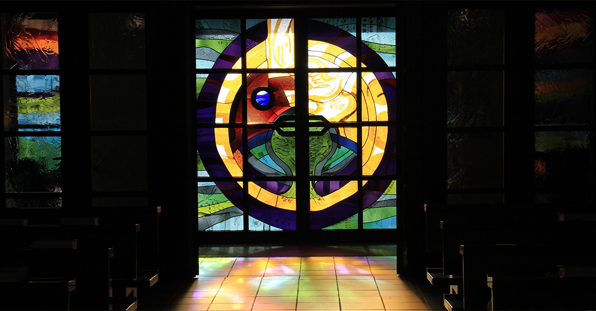 Schöpfungstür: Eingangsportal der Pfarrkirche Hagenberg