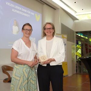 Stefanie Schmied (Bibliotheksfachstelle) und Tina Reiter (Hobby Lobby)